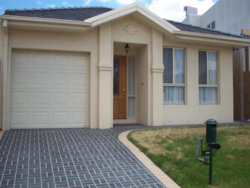 7 Derring Lane, Cheltenham VIC 3192