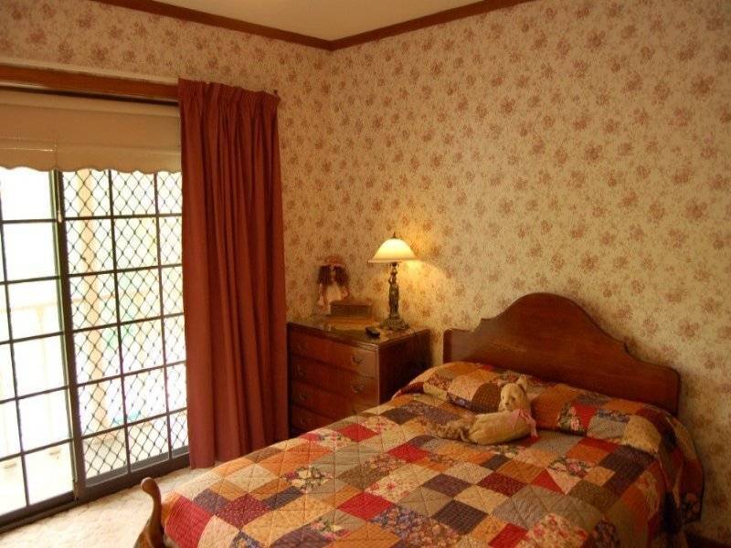 9 Wright Place, Clare SA 5453