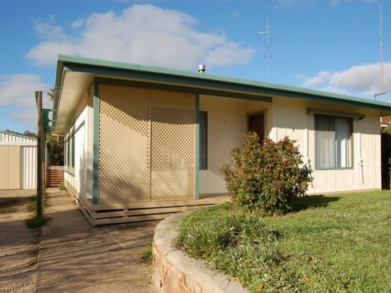 15 Geddes Avenue, Clare SA 5453