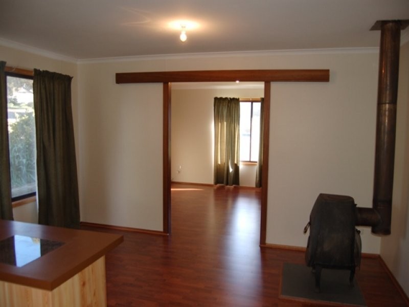 15 Geddes Avenue, Clare SA 5453