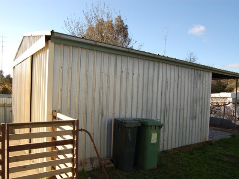 15 Geddes Avenue, Clare SA 5453