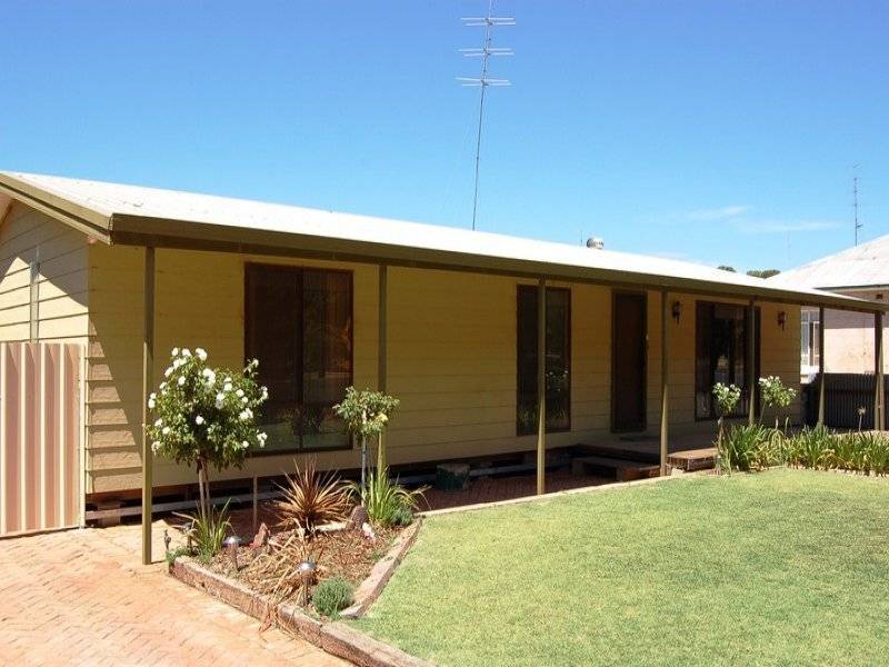 66 Railway East Terrace, Snowtown SA 5520