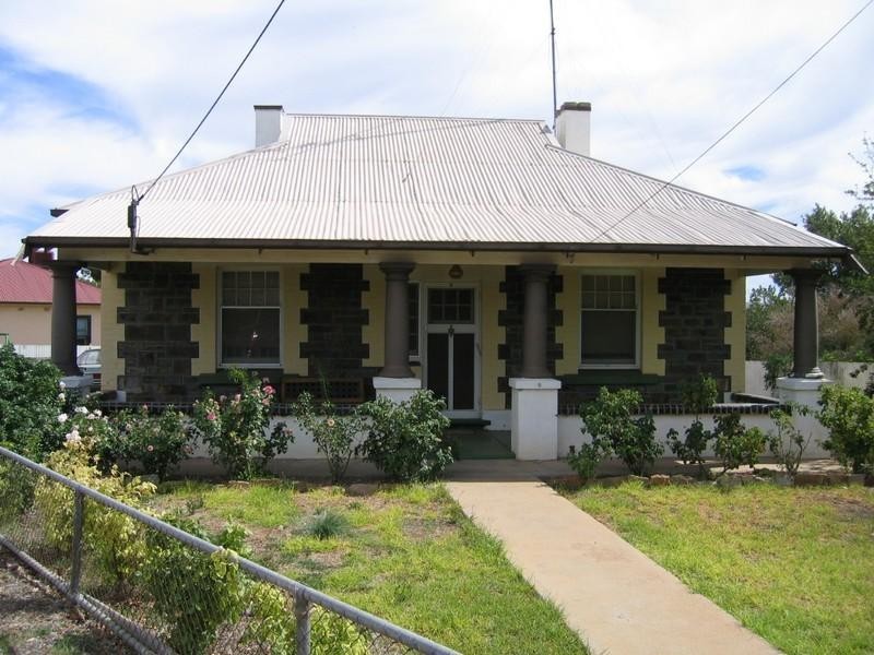 8 The Crescent, Burra SA 5417