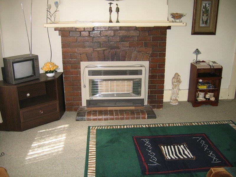 8 The Crescent, Burra SA 5417