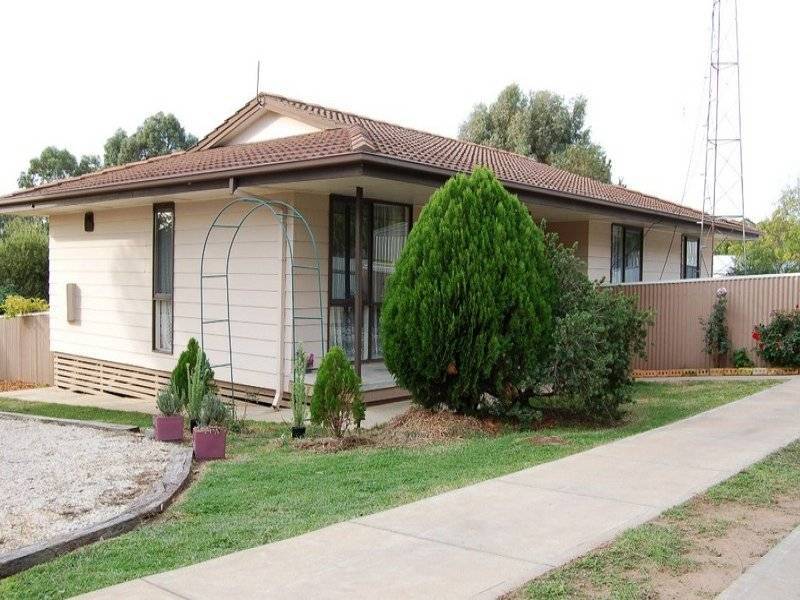3 Newton Long Drive, Clare SA 5453