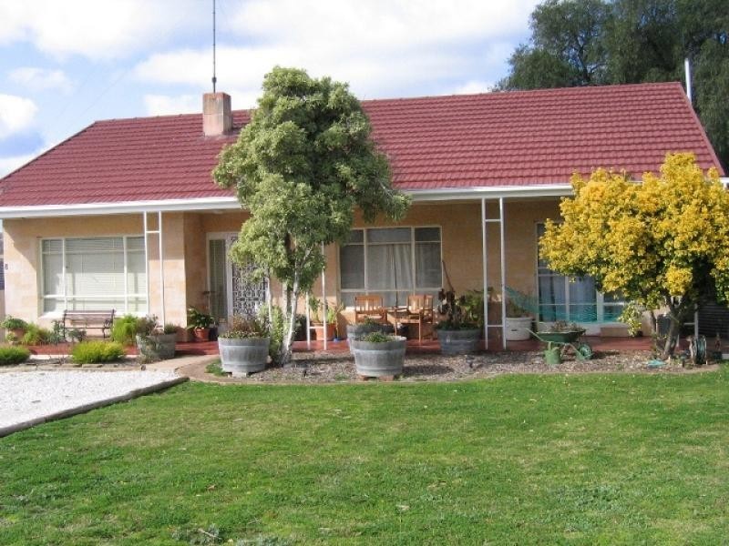 8 Sabine Street, Clare SA 5453