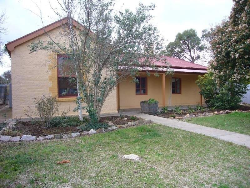 8 Masters Street, Riverton SA 5412