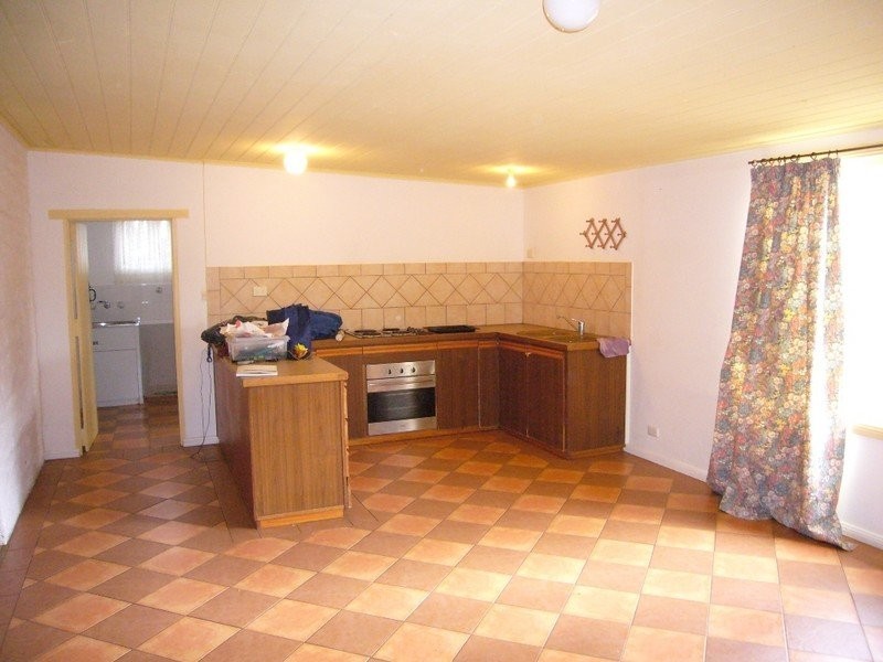 8 Masters Street, Riverton SA 5412