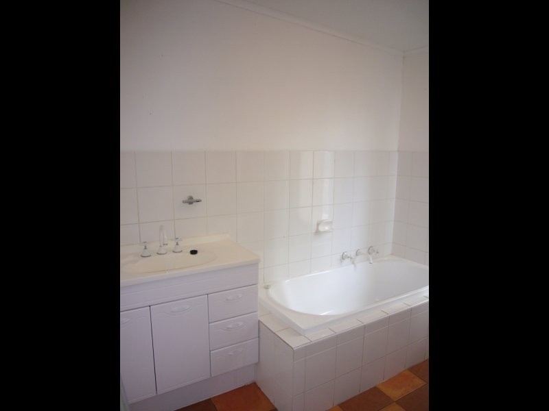 8 Masters Street, Riverton SA 5412