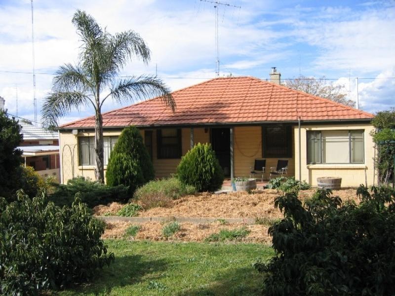 8 West Terrace, Clare SA 5453