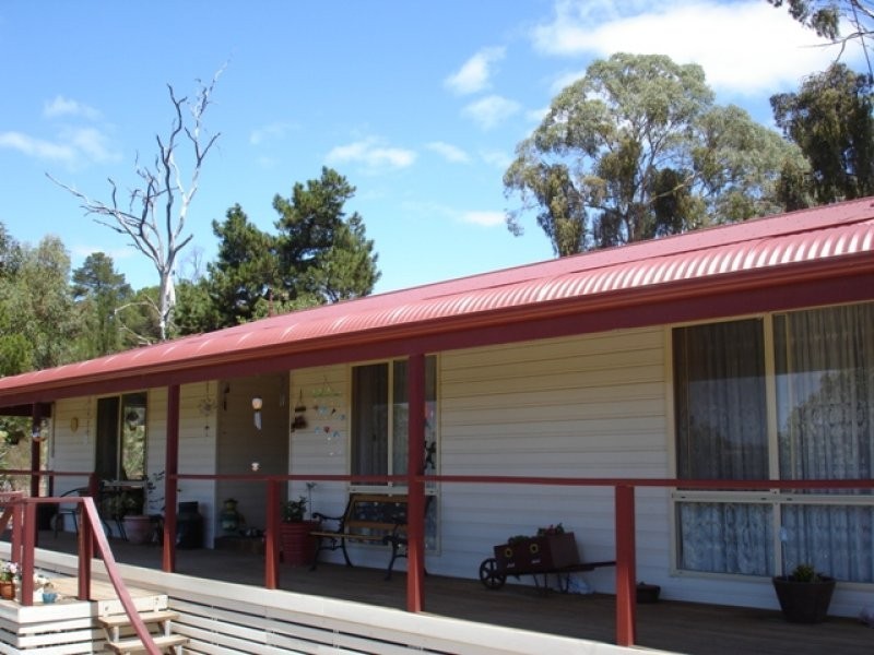 18 Blyth Road, Clare SA 5453