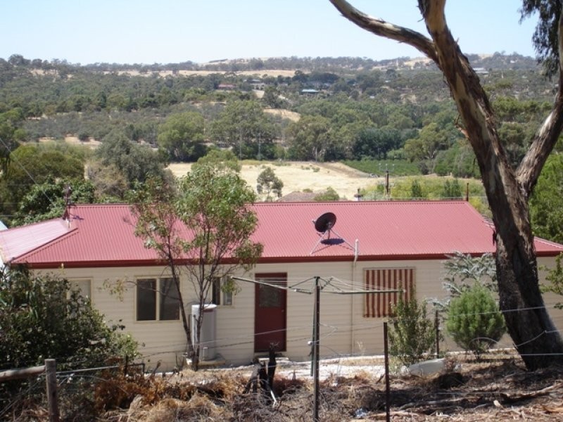 18 Blyth Road, Clare SA 5453
