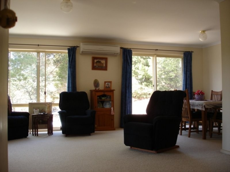 18 Blyth Road, Clare SA 5453