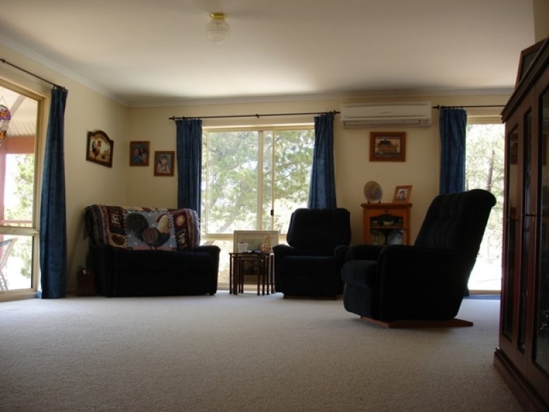 18 Blyth Road, Clare SA 5453