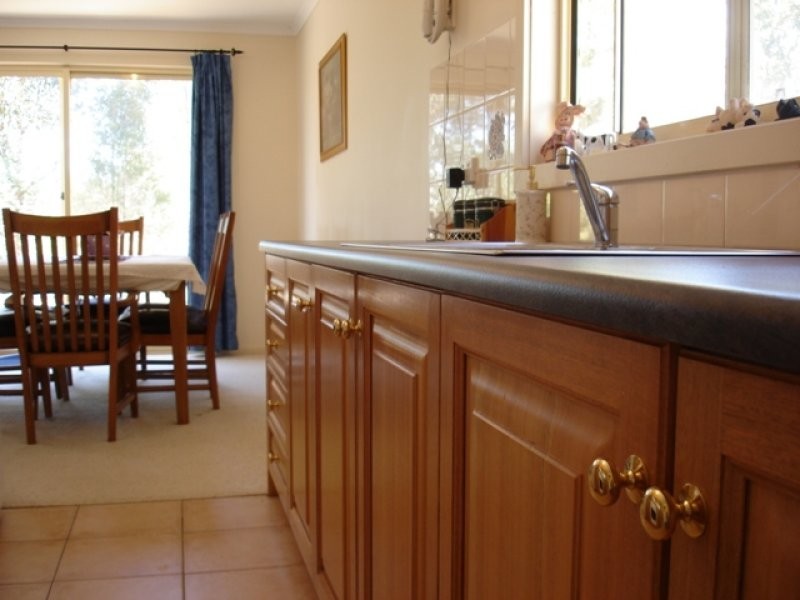 18 Blyth Road, Clare SA 5453