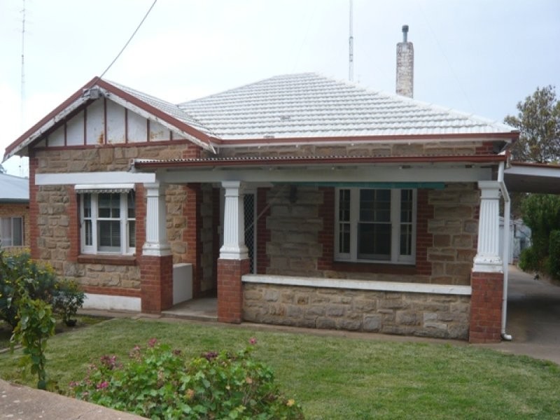 6 West Terrace, Clare SA 5453