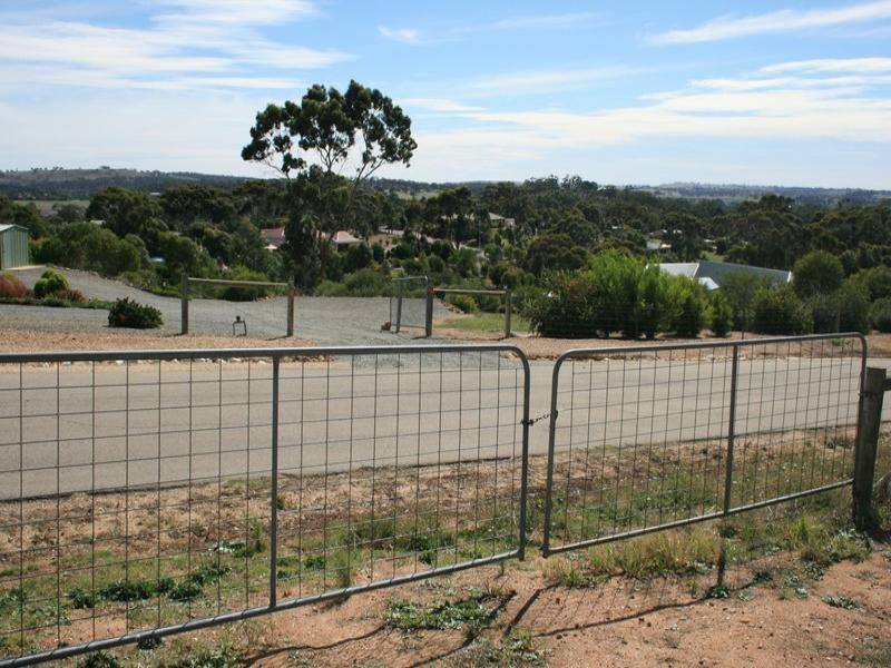 11 Jarman Crescent, Clare SA 5453