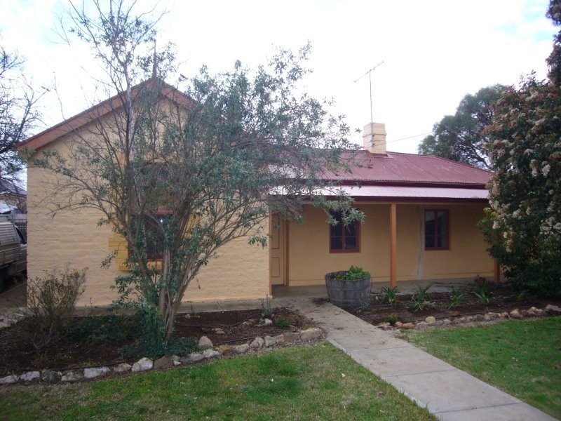 8 Masters Street, Riverton SA 5412