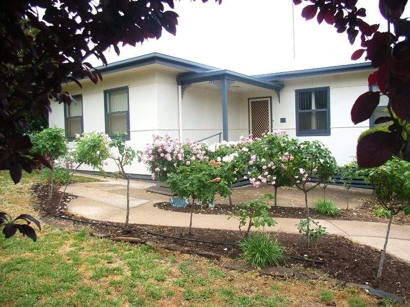 37 Essington Avenue, Clare SA 5453