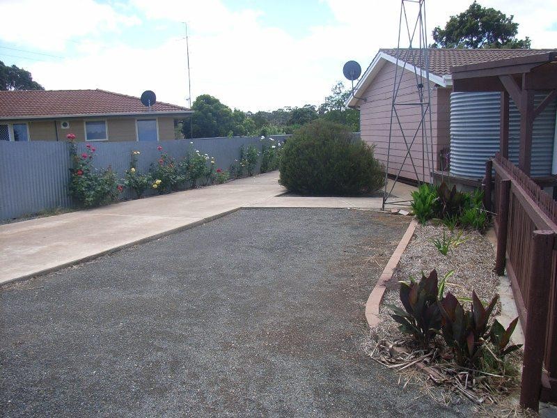 16 Newton Long Drive, Clare SA 5453