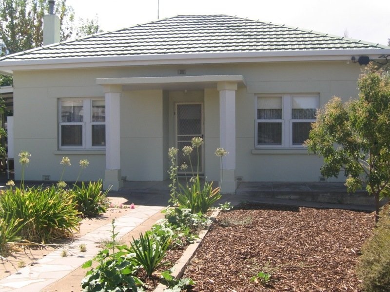 13 Charles Street, Clare SA 5453