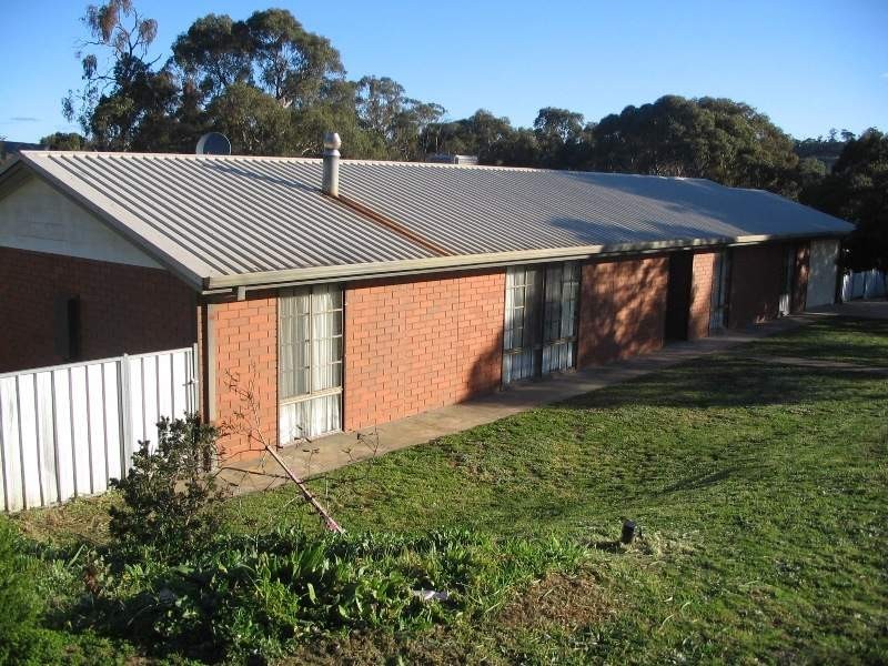 2 Newton Long Drive, Clare SA 5453