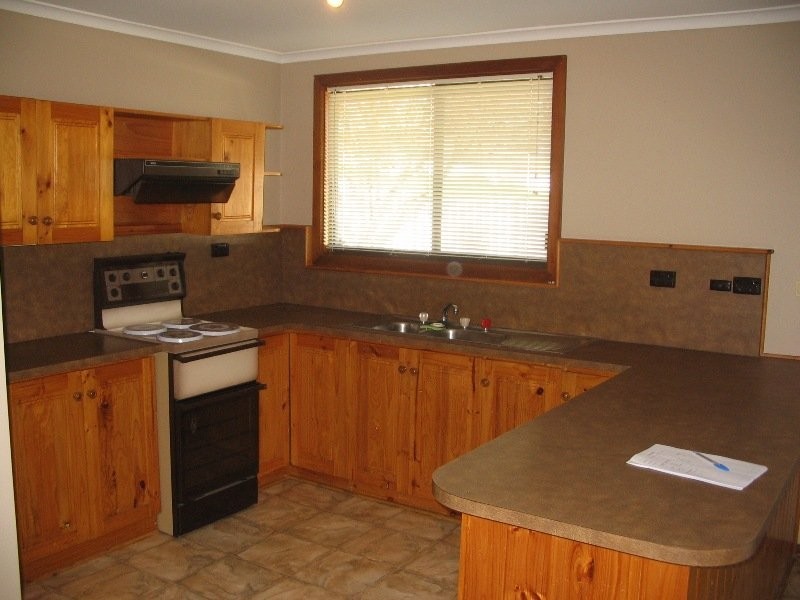 2 Newton Long Drive, Clare SA 5453