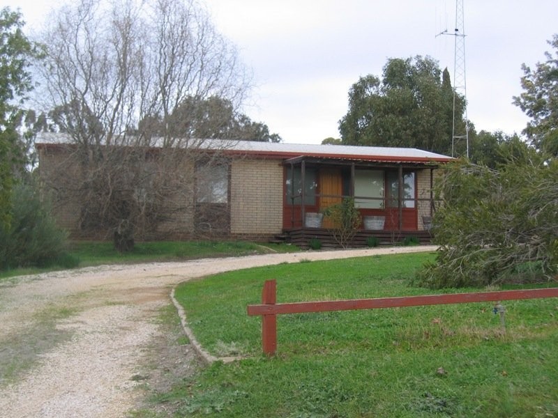 6 William Street, Clare SA 5453