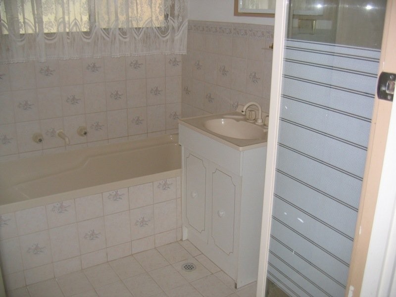 6 William Street, Clare SA 5453