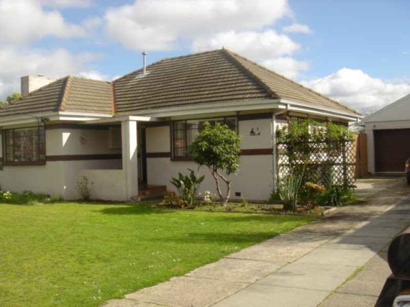 9 Burton Avenue, Clayton VIC 3168