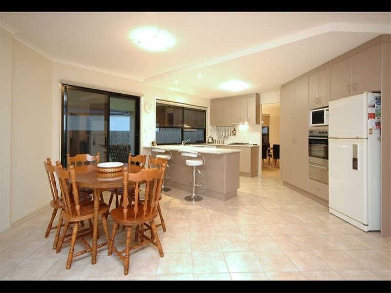 61 Salisbury Street, Redland Bay QLD 4165
