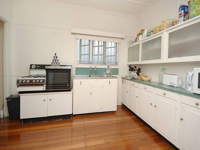 56 Barnes Avenue, Coorparoo QLD 4151