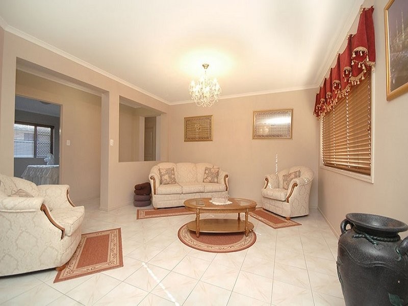 16 Melaleuca Place, Carindale QLD 4152