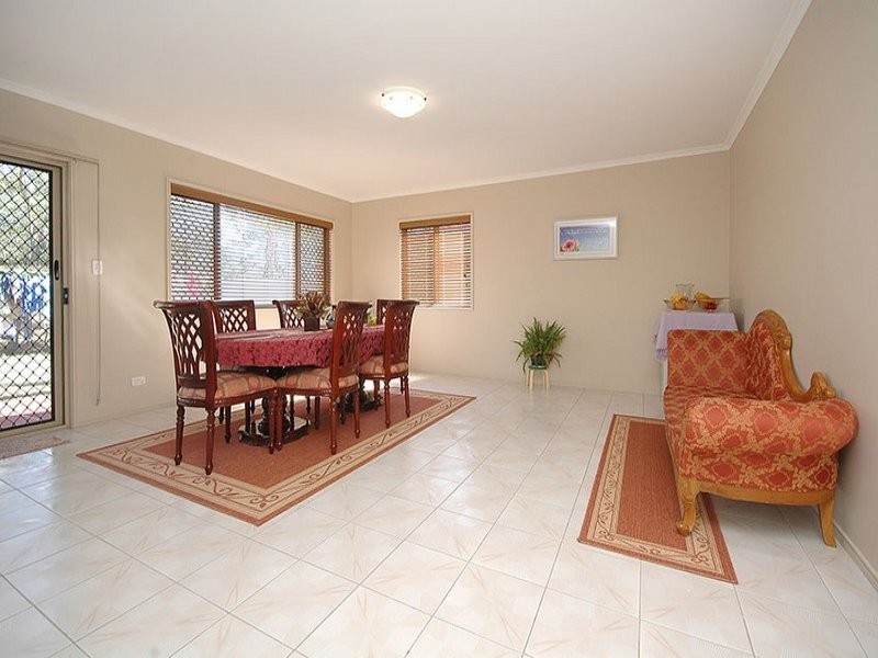16 Melaleuca Place, Carindale QLD 4152