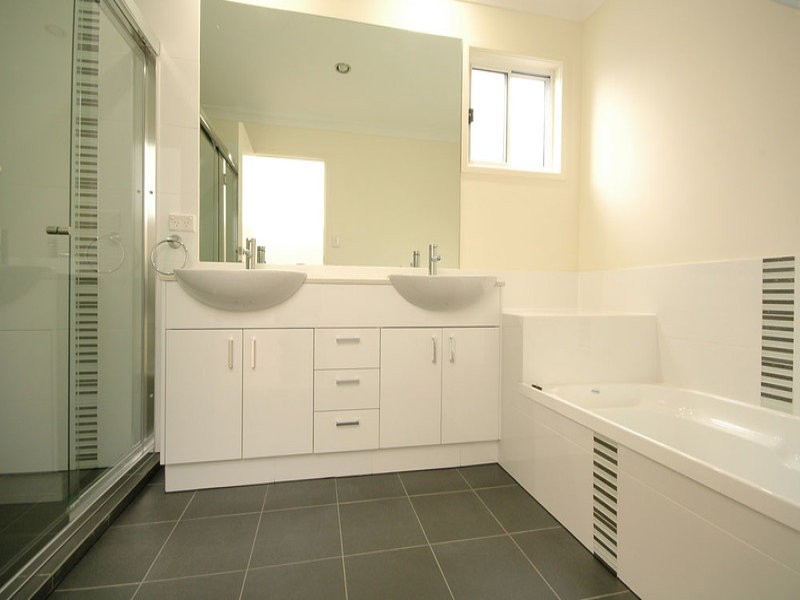 64 Baron Street, Greenslopes QLD 4120