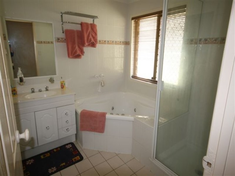 14 Homebush Drive, Regents Park QLD 4118