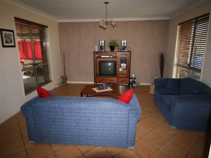 14 Homebush Drive, Regents Park QLD 4118