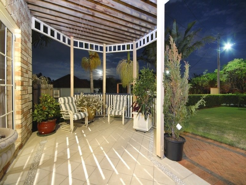 16 Walker Street, Coorparoo QLD 4151