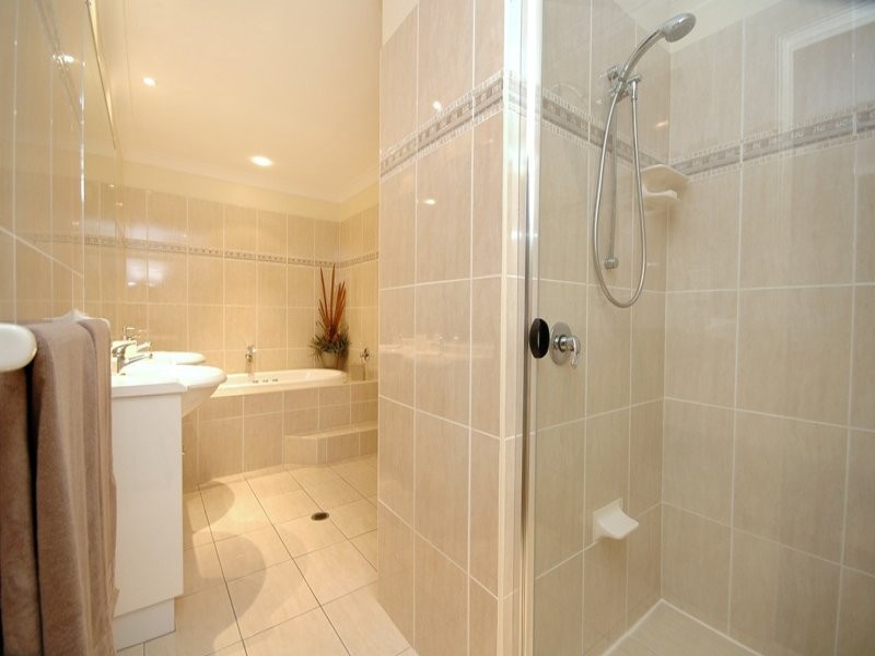 16 Walker Street, Coorparoo QLD 4151