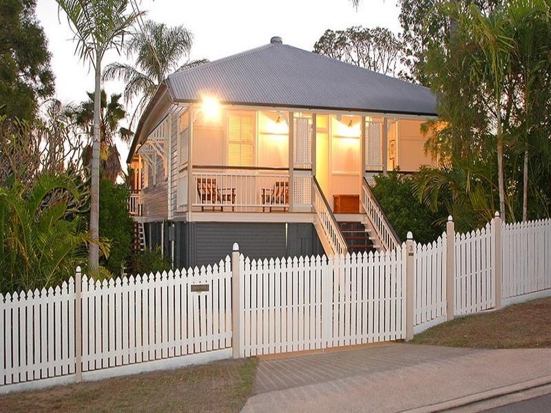 3 Longfellow Street, Norman Park QLD 4170