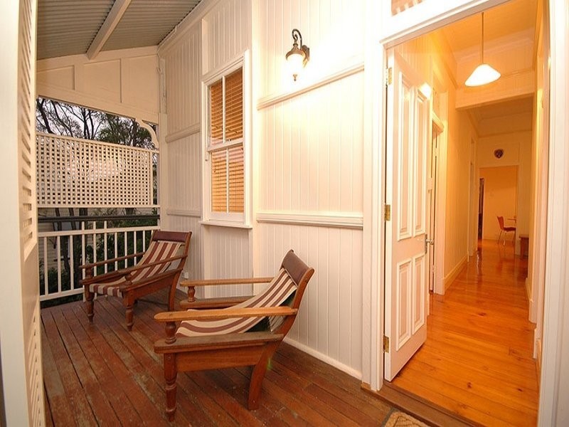 3 Longfellow Street, Norman Park QLD 4170