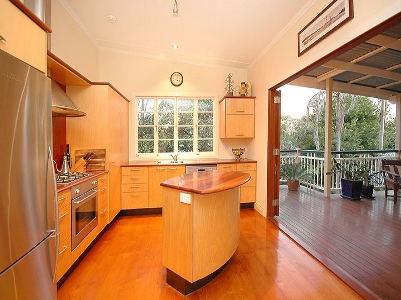 3 Longfellow Street, Norman Park QLD 4170