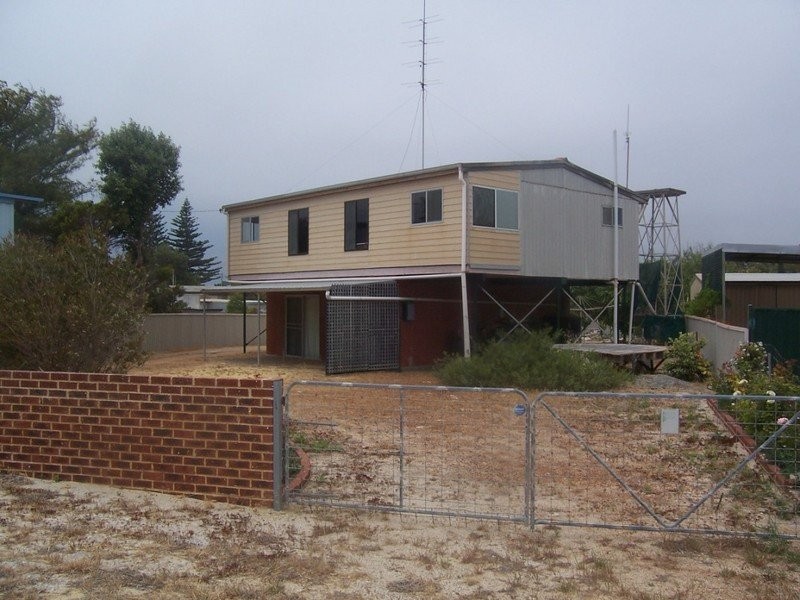 6 Drummond Circus, Cervantes WA 6511