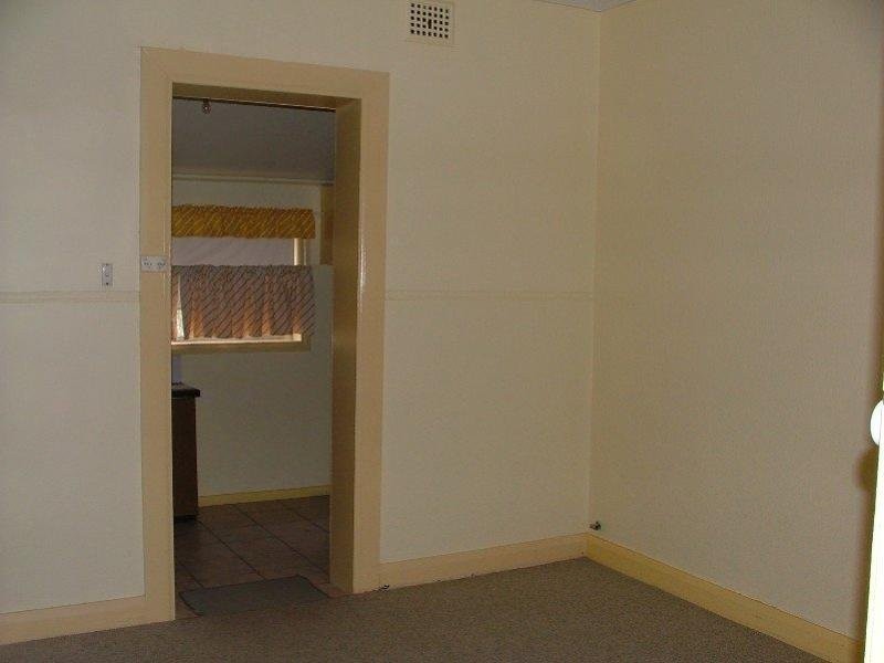 19 Dungaleer Street, Cowra NSW 2794
