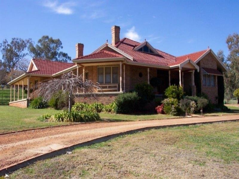 99 Military Parade, Cowra NSW 2794