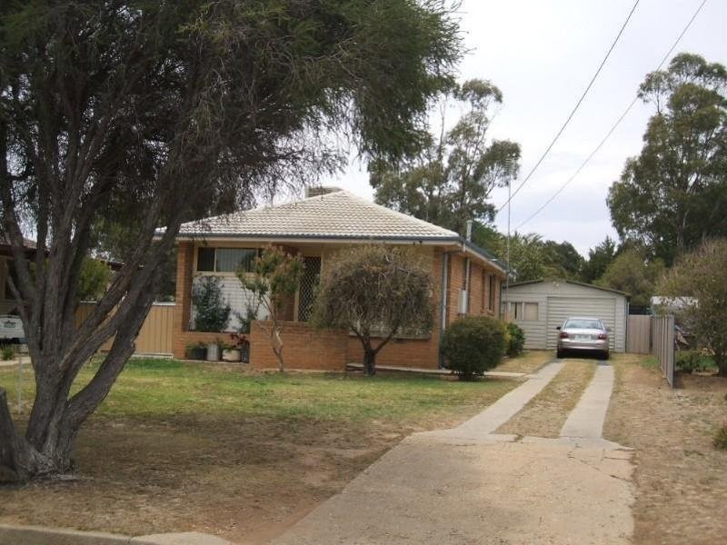 15 Hood Street, Cowra NSW 2794