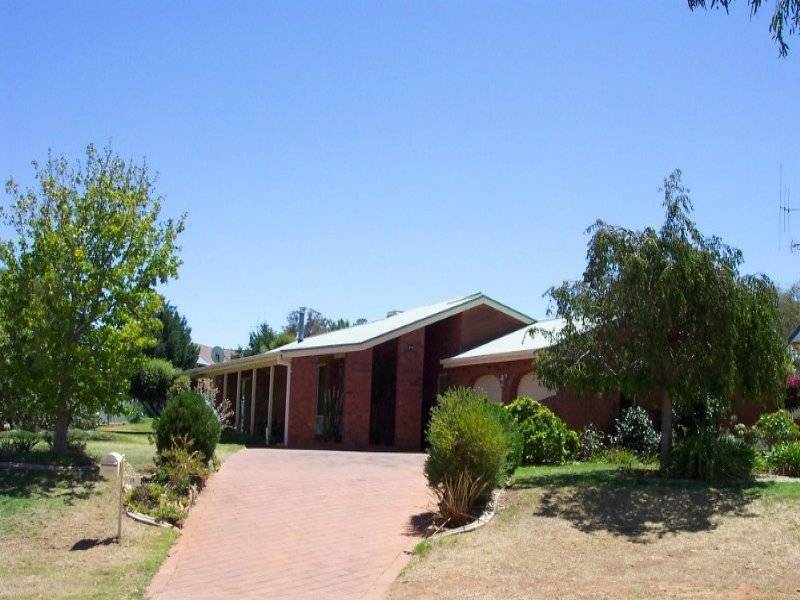 26 Evans Street, Cowra NSW 2794