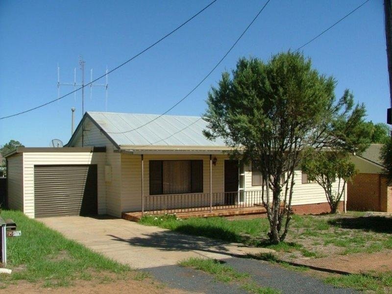 25 Dowell Street, Cowra NSW 2794