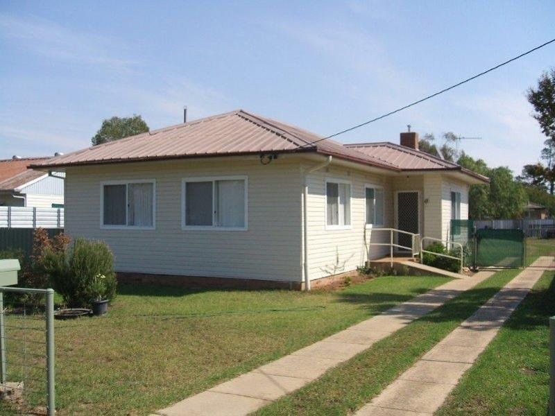 14 Thomas Street, Cowra NSW 2794