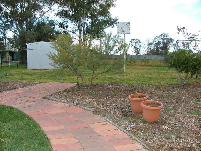7 Neila Street, Cowra NSW 2794